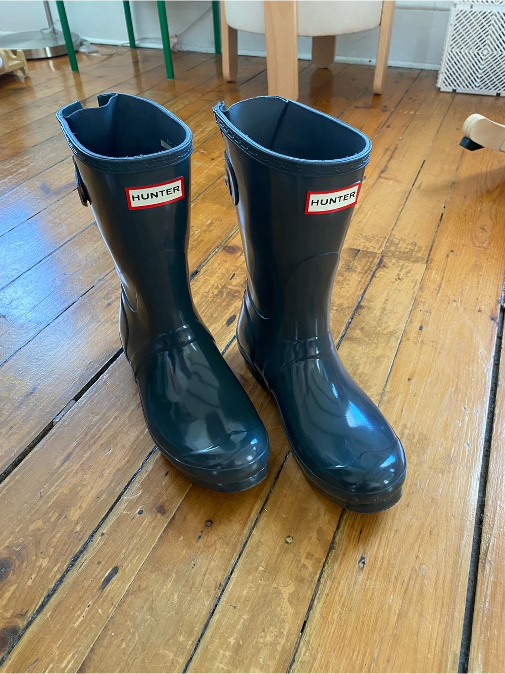 Hunter Dark Gray Classic Short Glossy Rainboots with buckles